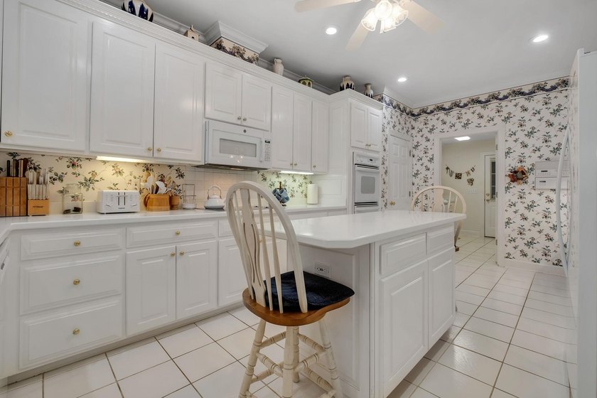 Golden Eagle fairway home - 3BR/3BA + den, pool, and views of - photo 30