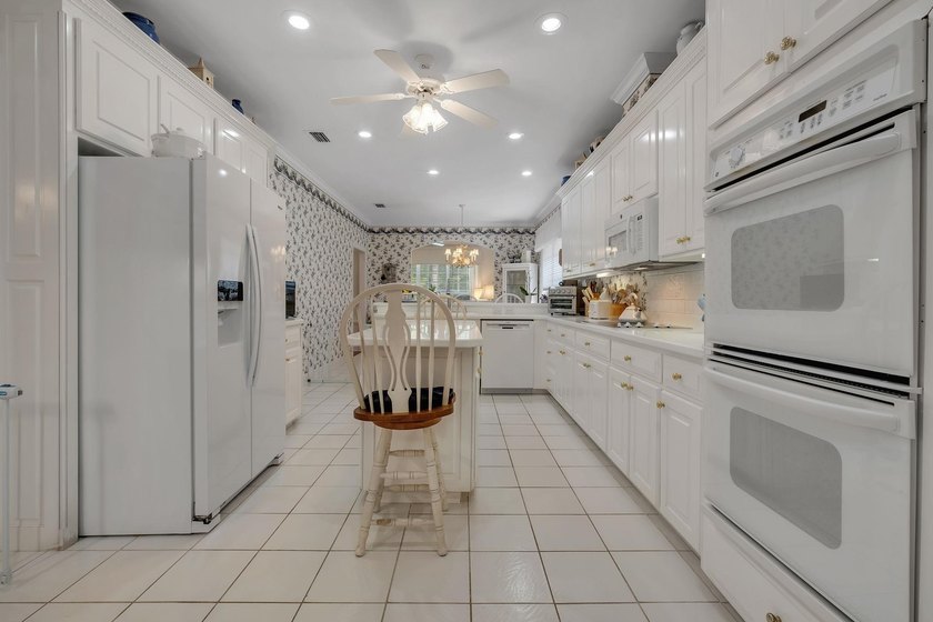 Golden Eagle fairway home - 3BR/3BA + den, pool, and views of - photo 31