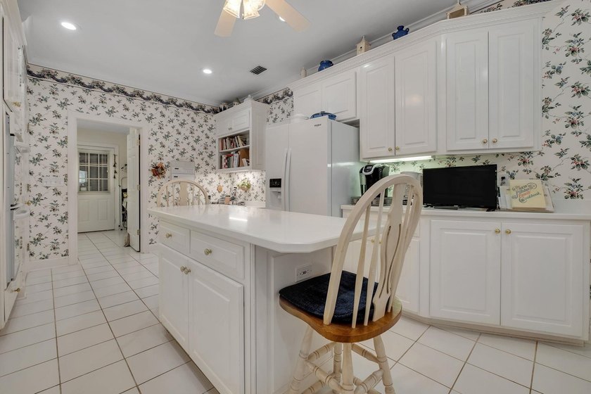 Golden Eagle fairway home - 3BR/3BA + den, pool, and views of - photo 32