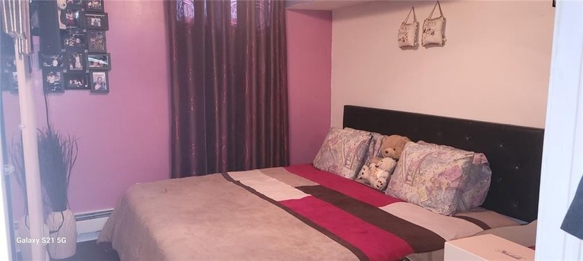 East New York: Beautiful 2 family house featuring a 3 bedroom, 2 - photo 3