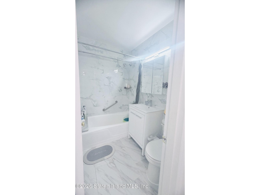 Welcome to this charming and well-maintained apartment, ideally - photo 7