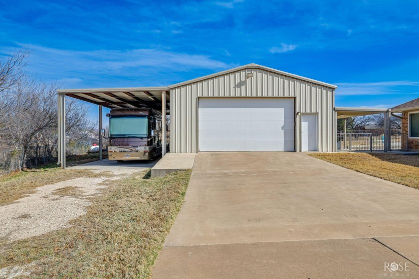 Welcome to 109 Bagpipe in San Angelo, TX! This spacious 3 - photo 6