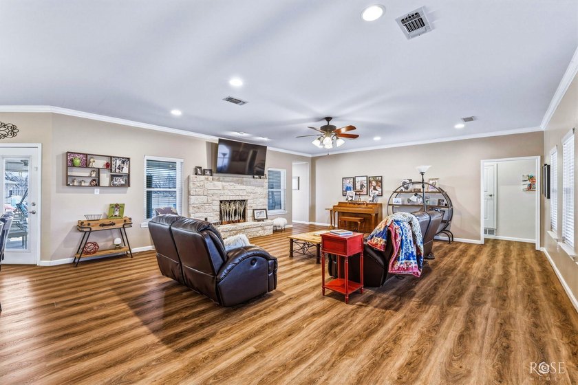 Welcome to 109 Bagpipe in San Angelo, TX! This spacious 3 - photo 9