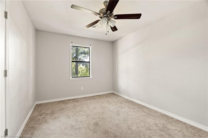 Nice home located on the beautiful, members-only Sebastian Lake - photo 16