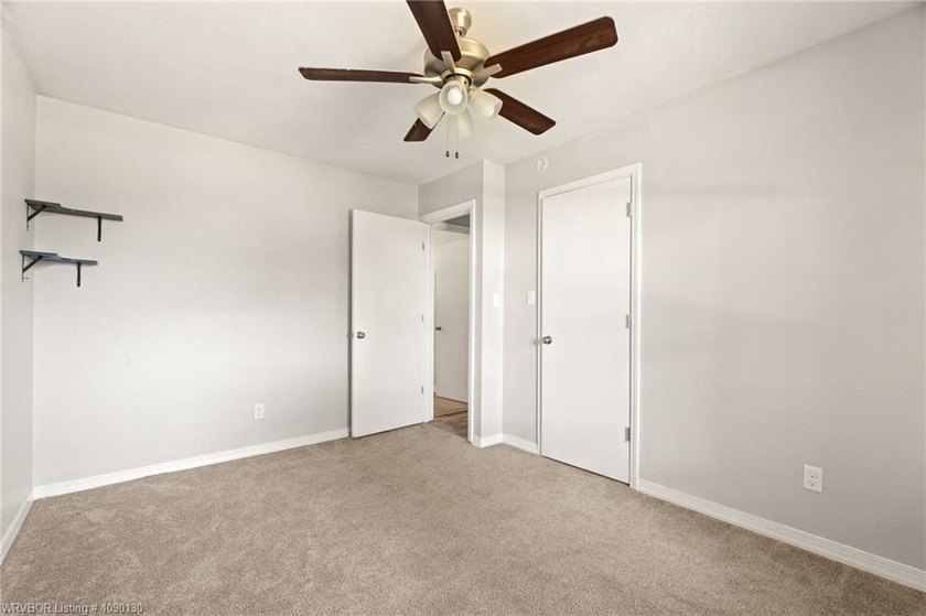 Nice home located on the beautiful, members-only Sebastian Lake - photo 17