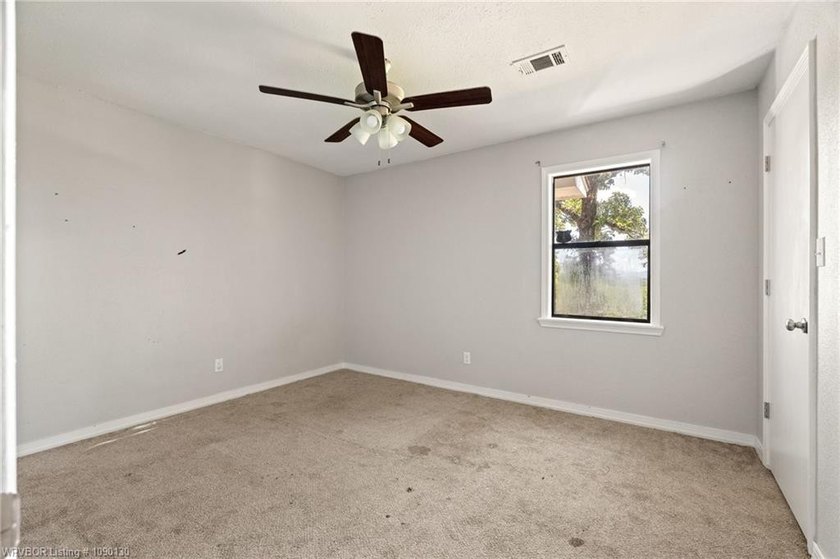 Nice home located on the beautiful, members-only Sebastian Lake - photo 19