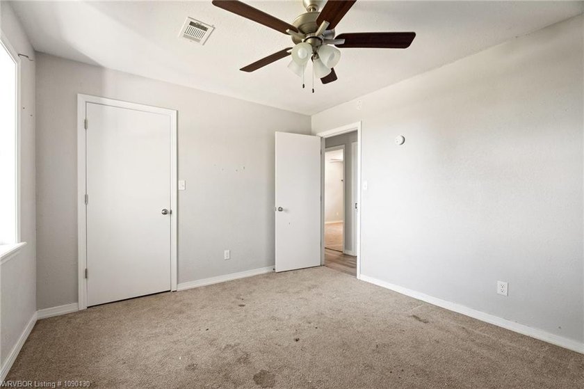 Nice home located on the beautiful, members-only Sebastian Lake - photo 20