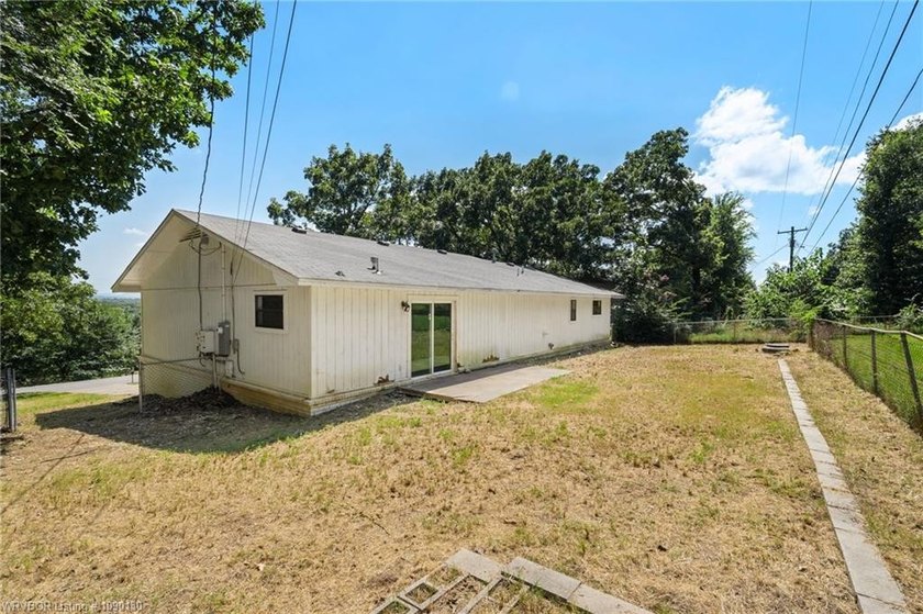 Nice home located on the beautiful, members-only Sebastian Lake - photo 25