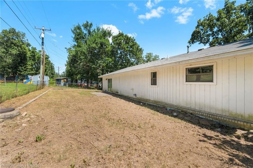 Nice home located on the beautiful, members-only Sebastian Lake - photo 26