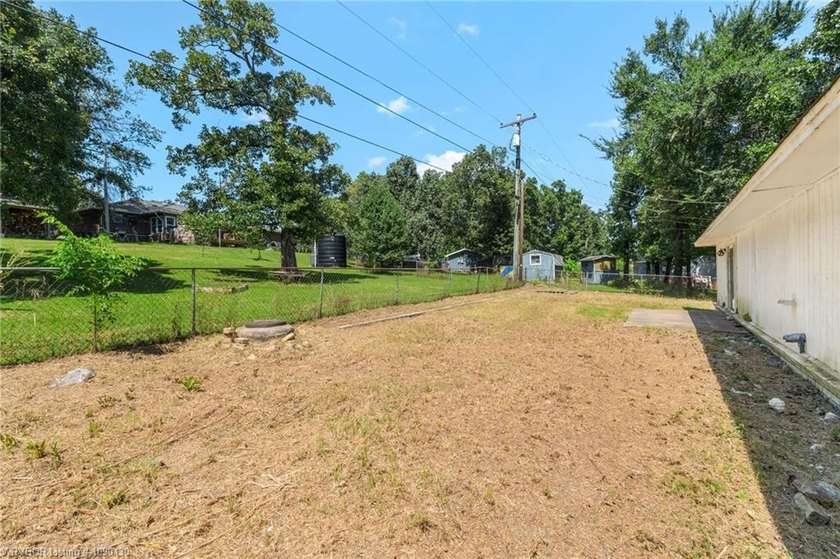 Nice home located on the beautiful, members-only Sebastian Lake - photo 27