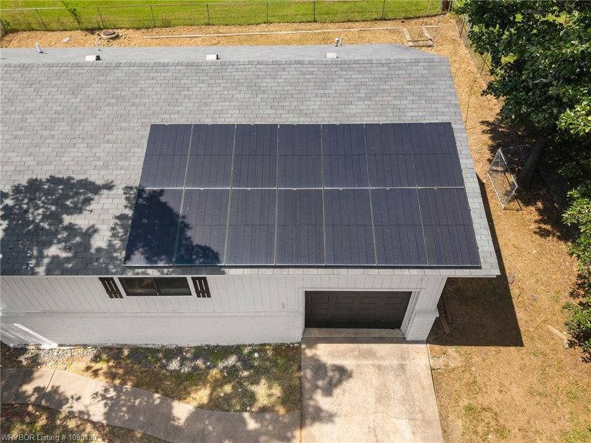 Nice home located on the beautiful, members-only Sebastian Lake - photo 34