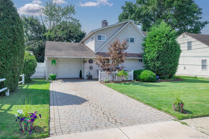 Introducing This Charming Levitt Ranch Home, Nestled In The *D* - photo 2