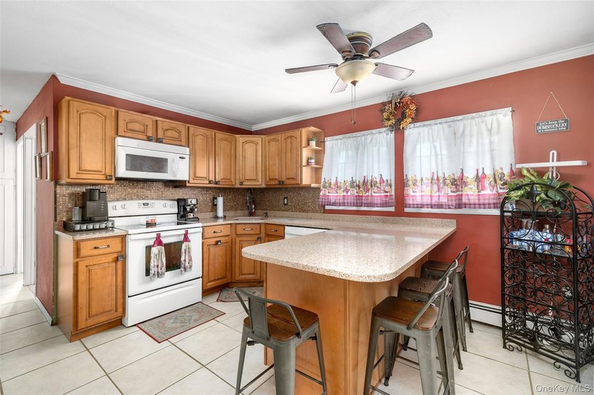 Introducing This Charming Levitt Ranch Home, Nestled In The *D* - photo 3