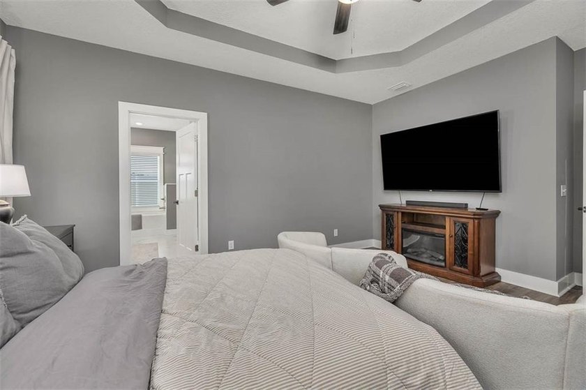 BIG LOT, beautifully designed 3BR/2BA home in the sought-after - photo 14