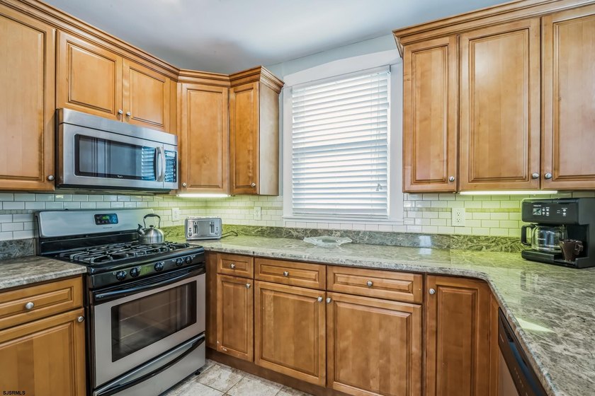 Welcome to 202 Wesley Ave. This second floor, corner condo is - photo 14