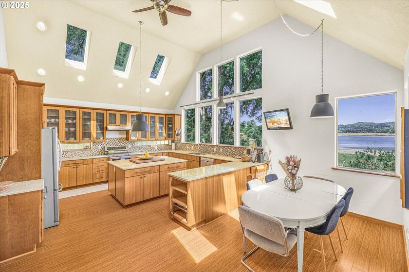 Welcome to your coastal paradise where rustic charm meets serene - photo 16