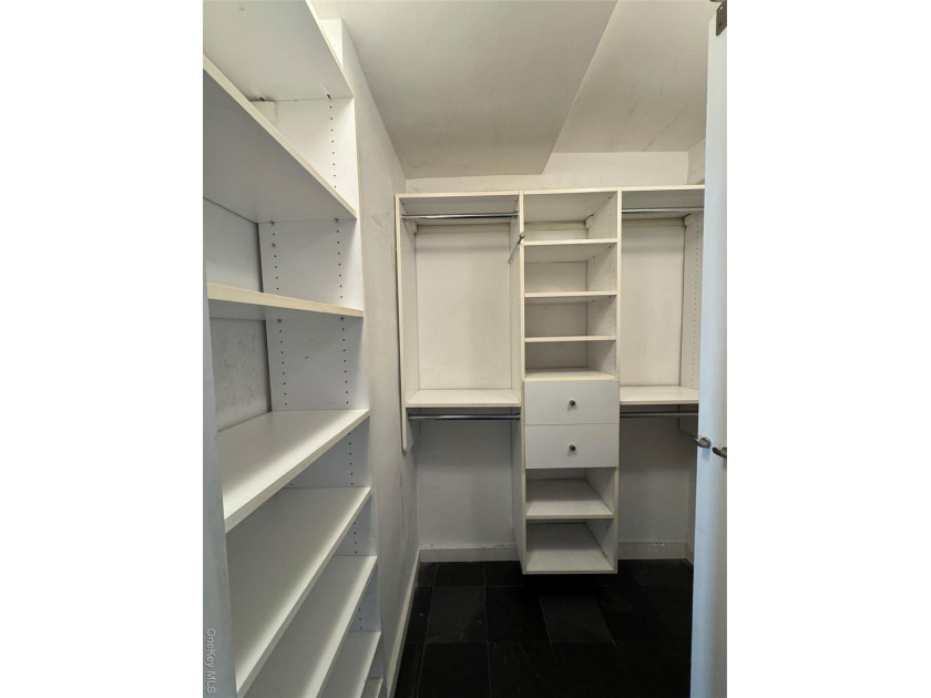 Welcome to this appealing 1-bedroom, 1-bathroom cooperative - photo 24