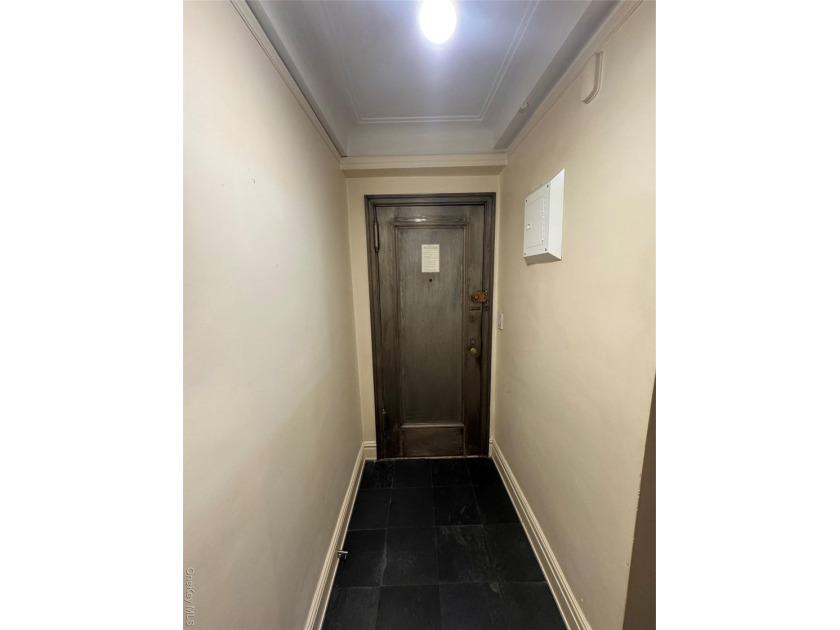 Welcome to this appealing 1-bedroom, 1-bathroom cooperative - photo 26