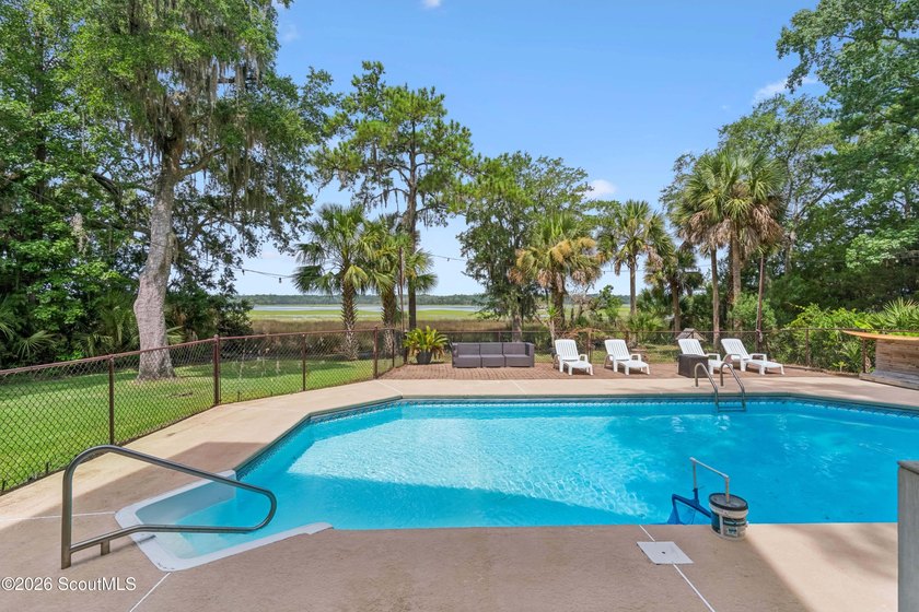 Enjoy fantastic MARSH AND RIVER views and your own private - photo 2