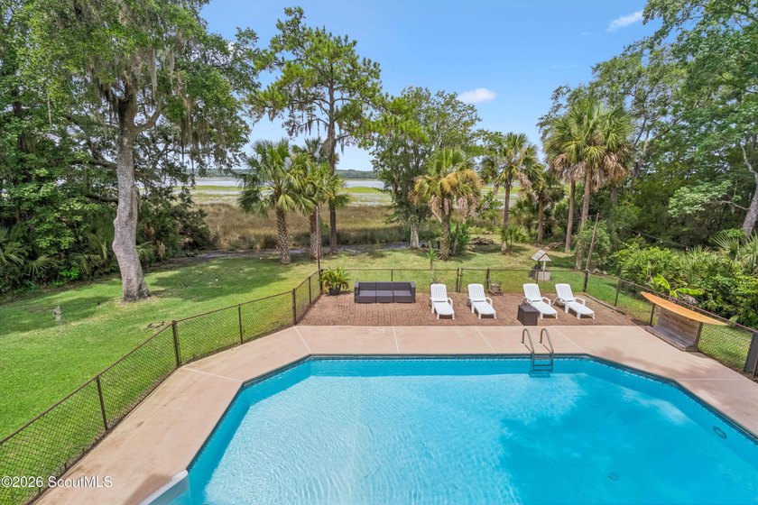 Enjoy fantastic MARSH AND RIVER views and your own private - photo 4