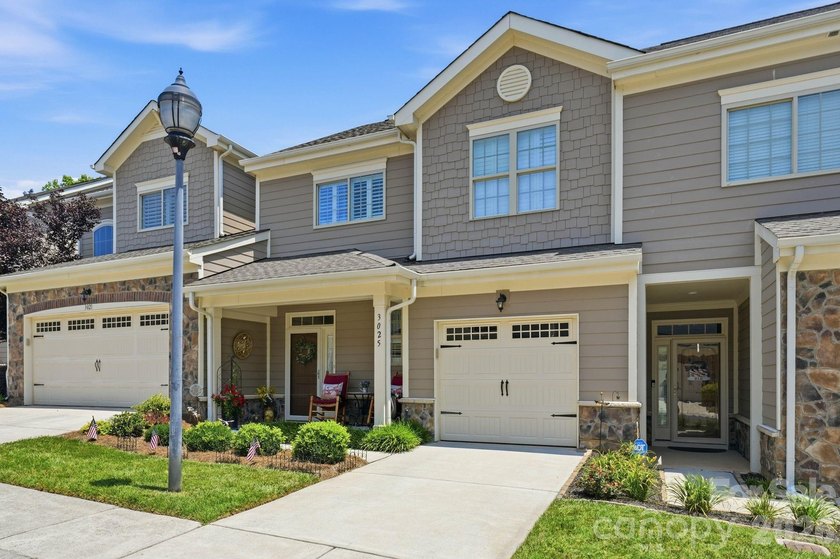 Welcome to this beautifully maintained 3-bedroom, 2.5-bath - photo 2
