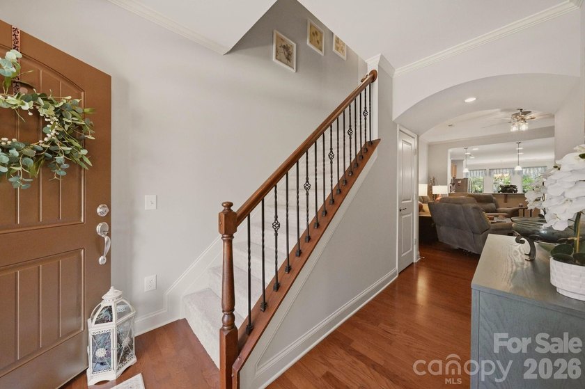 Welcome to this beautifully maintained 3-bedroom, 2.5-bath - photo 4