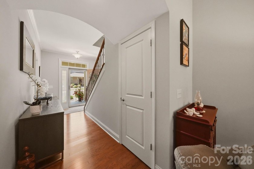 Welcome to this beautifully maintained 3-bedroom, 2.5-bath - photo 5