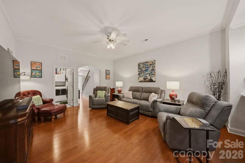 Welcome to this beautifully maintained 3-bedroom, 2.5-bath - photo 8