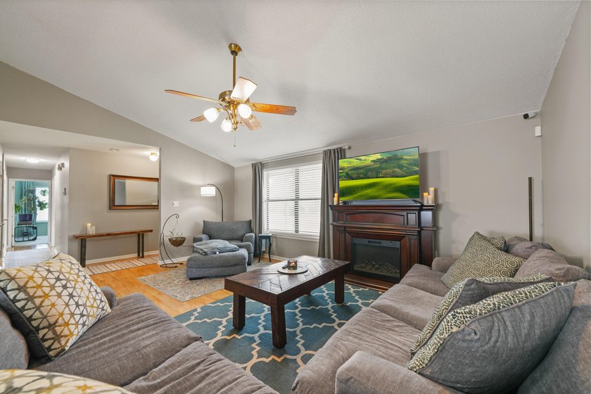 Beautiful corner-lot home located in a quiet, well-established - photo 3