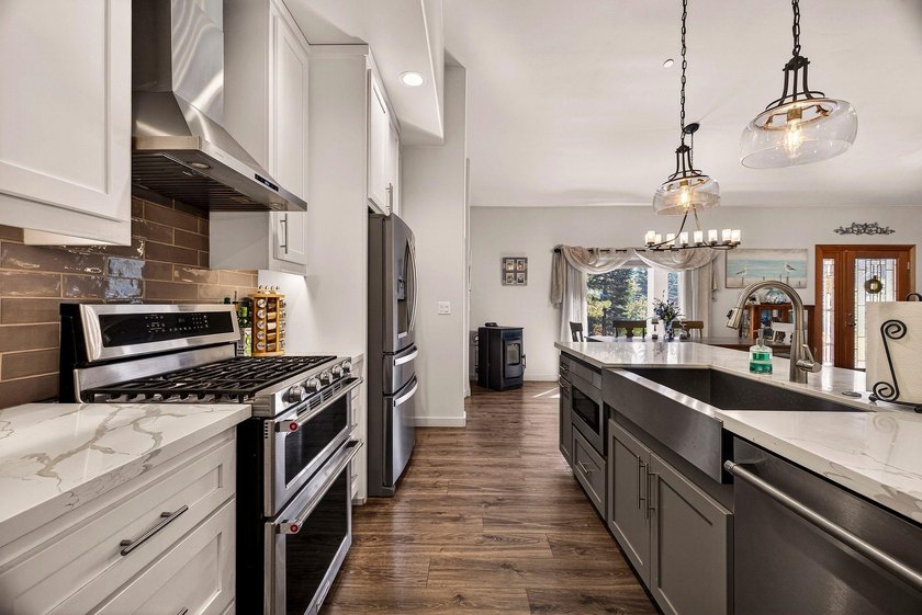 Escape to the mountains in this thoughtfully designed custom - photo 14