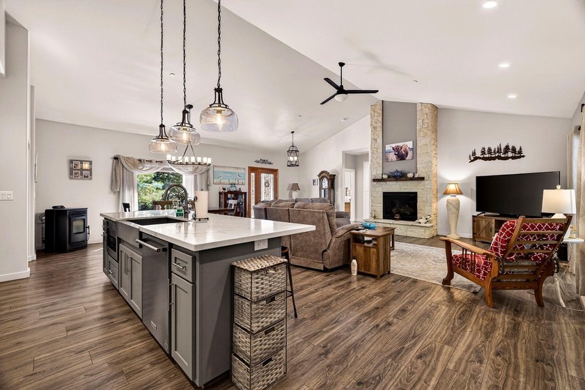 Escape to the mountains in this thoughtfully designed custom - photo 16