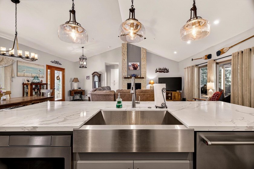 Escape to the mountains in this thoughtfully designed custom - photo 17