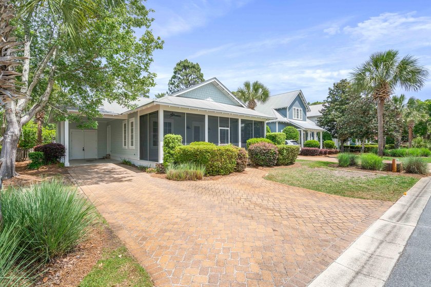 This 3 bed / 2 bath Florida Cottage style home in the lush and - photo 3