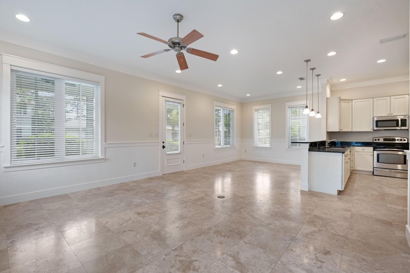 This 3 bed / 2 bath Florida Cottage style home in the lush and - photo 9