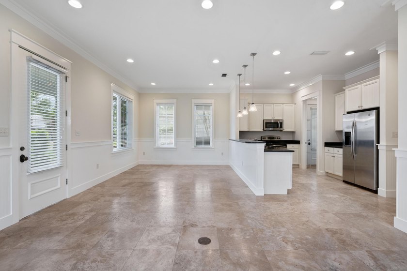 This 3 bed / 2 bath Florida Cottage style home in the lush and - photo 10