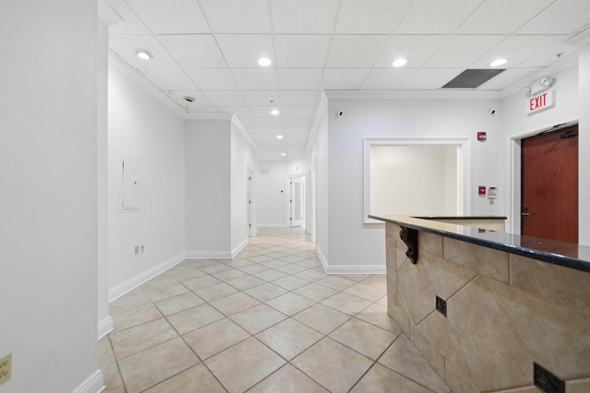 Premium office space available in the heart of Destin. This unit - photo 4
