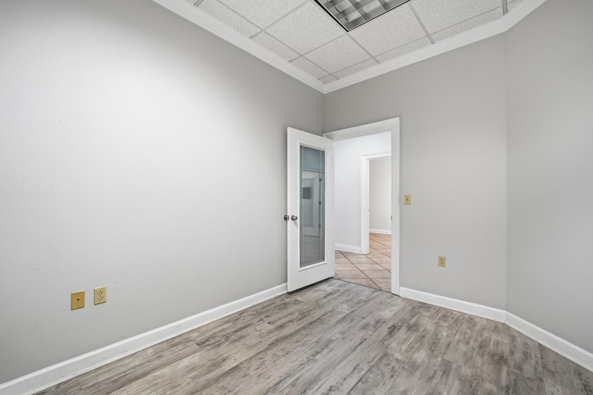 Premium office space available in the heart of Destin. This unit - photo 8