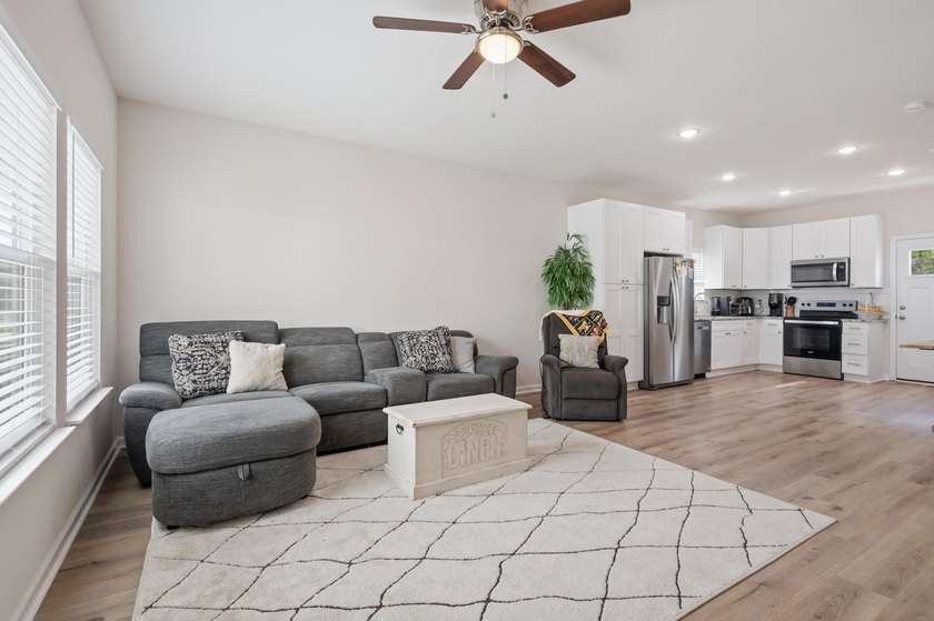 Welcome to the Cottages! This beautiful 2 bed 2 bath well - photo 3