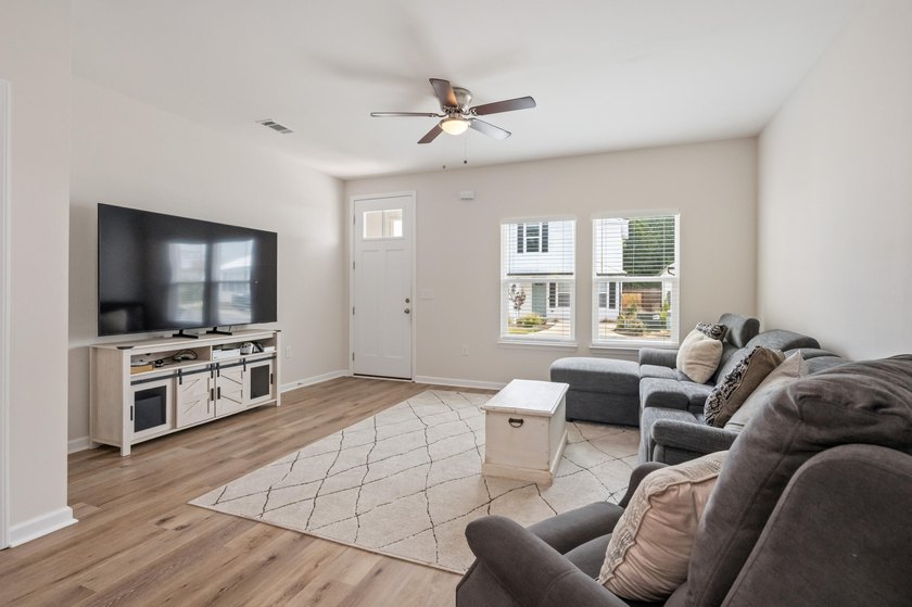 Welcome to the Cottages! This beautiful 2 bed 2 bath well - photo 4