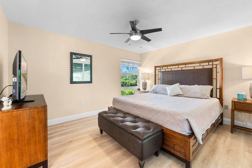 PRIVACY GALORE! For buyers who crave true seclusion and one - photo 13