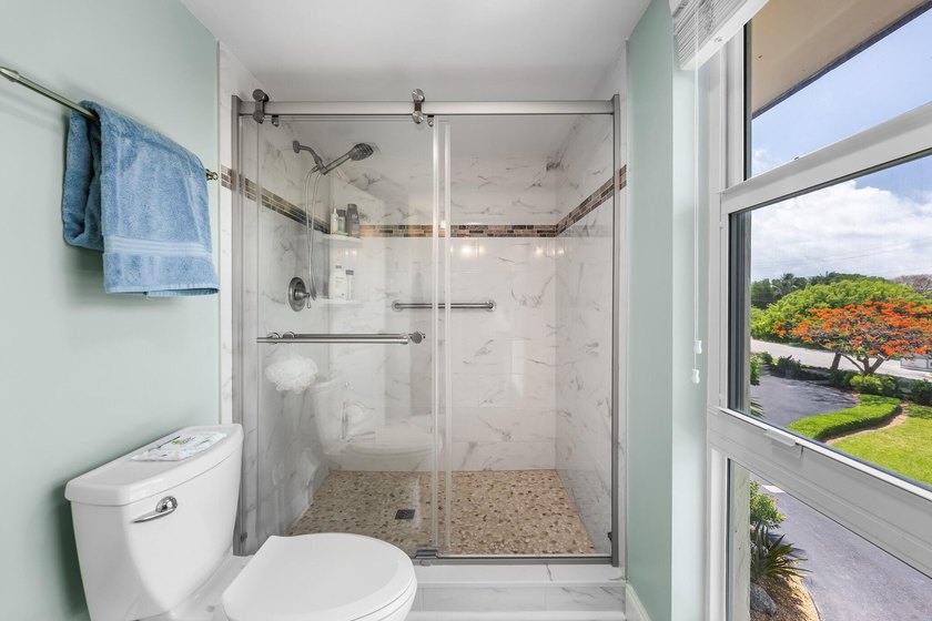 PRIVACY GALORE! For buyers who crave true seclusion and one - photo 15
