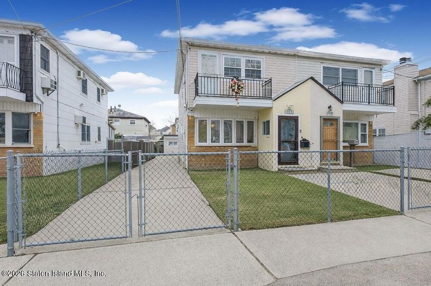Beautiful Semi-Detached 1-Family Home in an Excellent Location! - photo 2