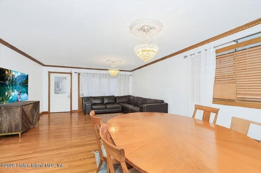Beautiful Semi-Detached 1-Family Home in an Excellent Location! - photo 4