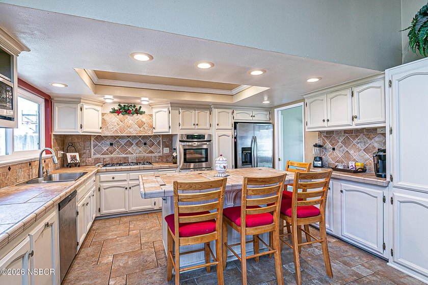 Where Family Memories Begin in Foxenwood Estates Welcome home to - photo 7