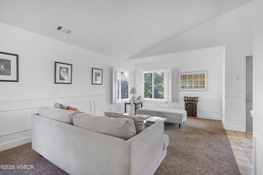 Blending contemporary style with a spacious and functional 2,026 - photo 4