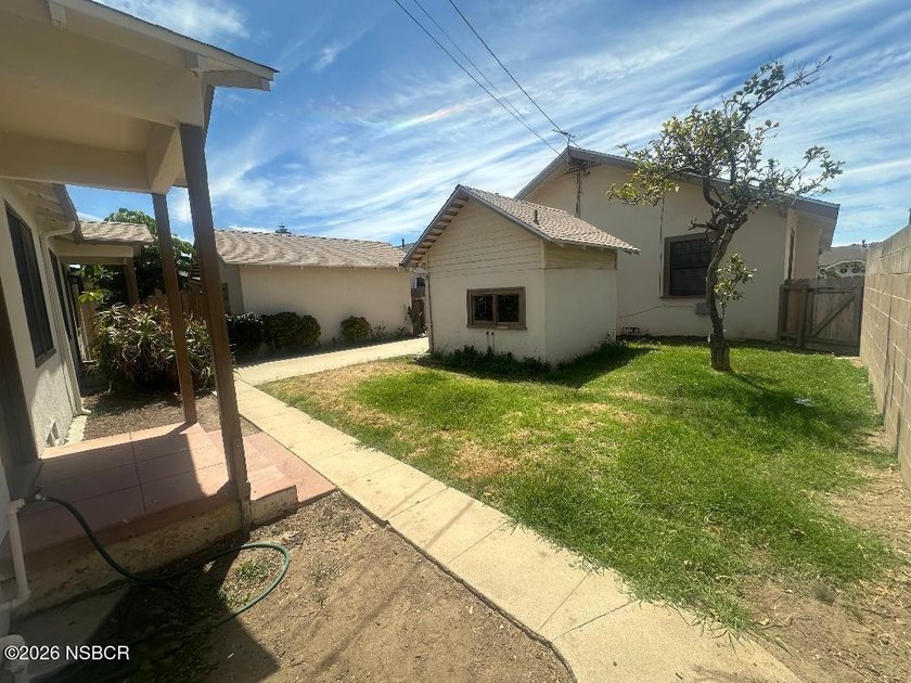 Great central down town location. Walk to shopping and schools - photo 4