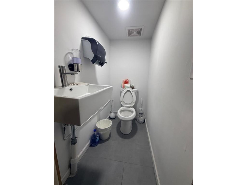 Excellent opportunity to own a well-established pharmacy - photo 8
