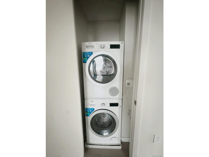 This bright and spacious 2-bedroom, 1-bathroom apartment is - photo 6