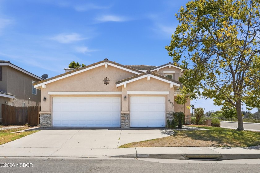 Welcome to 802 Borges Drive, located in the desirable River Oaks - photo 8