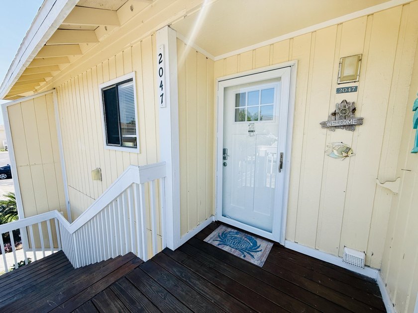 Welcome to this beautifully updated 1-bedroom &amp; rare 1.5-bath - photo 3
